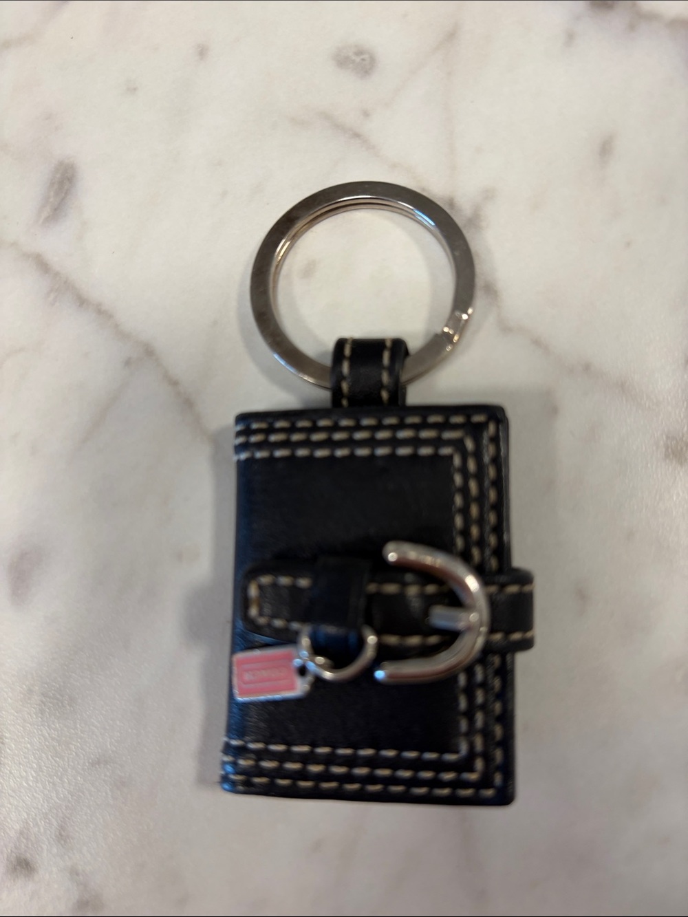 Coach vintage Leather Buckle Keychain - Black. Photo frame.